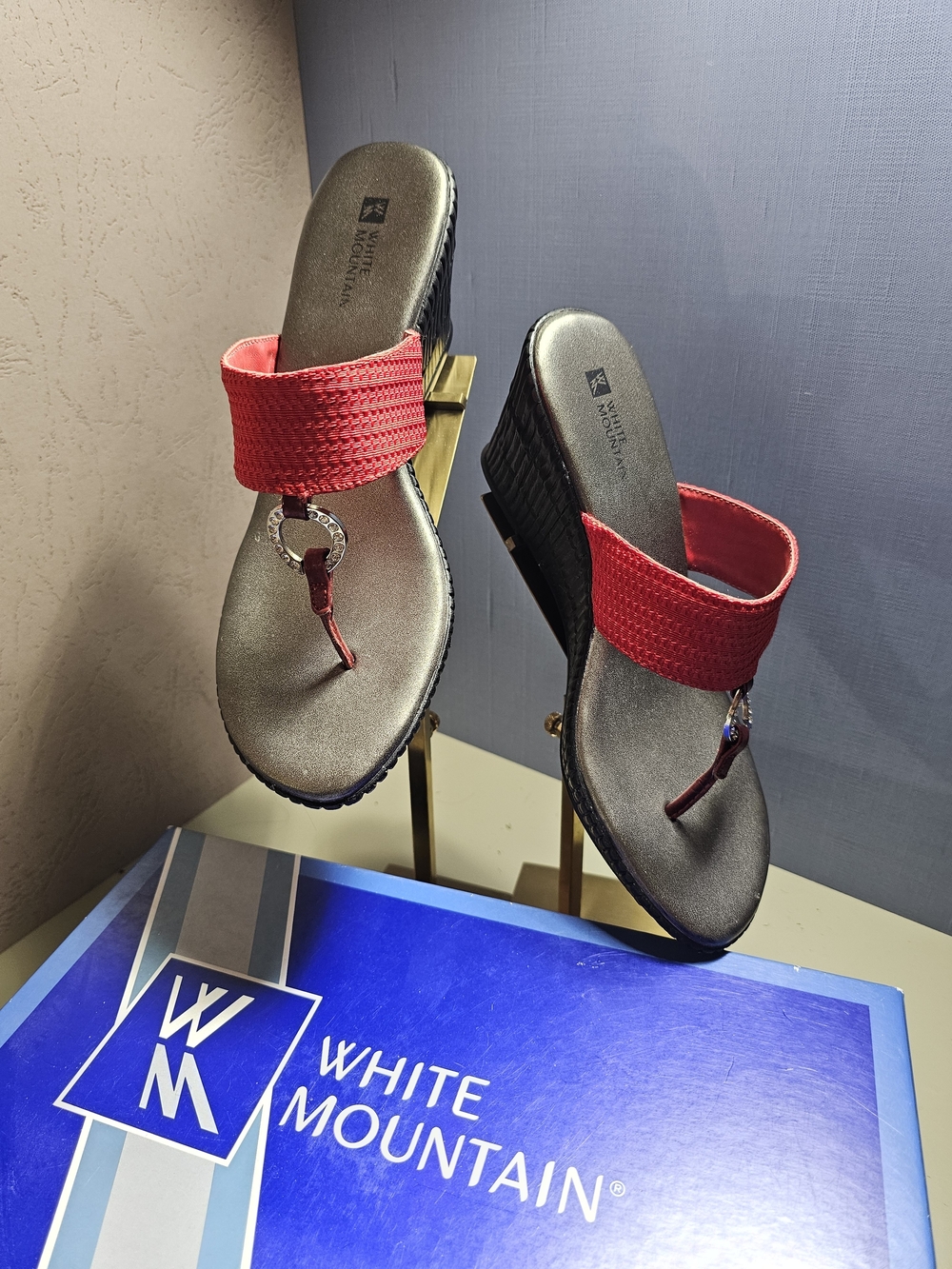 White Mountain Red Wedge Thong Sandals with Bling Ring - Picture 5 of 12